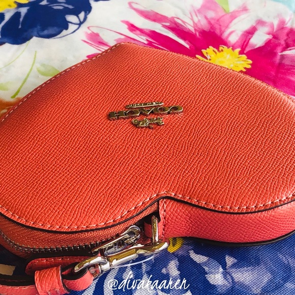COACH Heart Wristlet Coral Silver - Picture 4 of 11